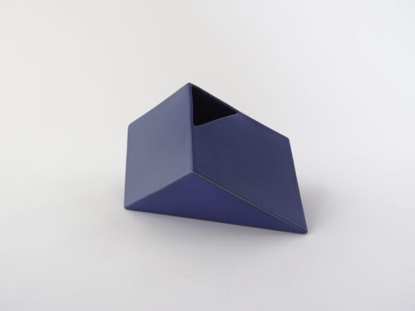 Blue graphic shaped vase, Dirk Romijn